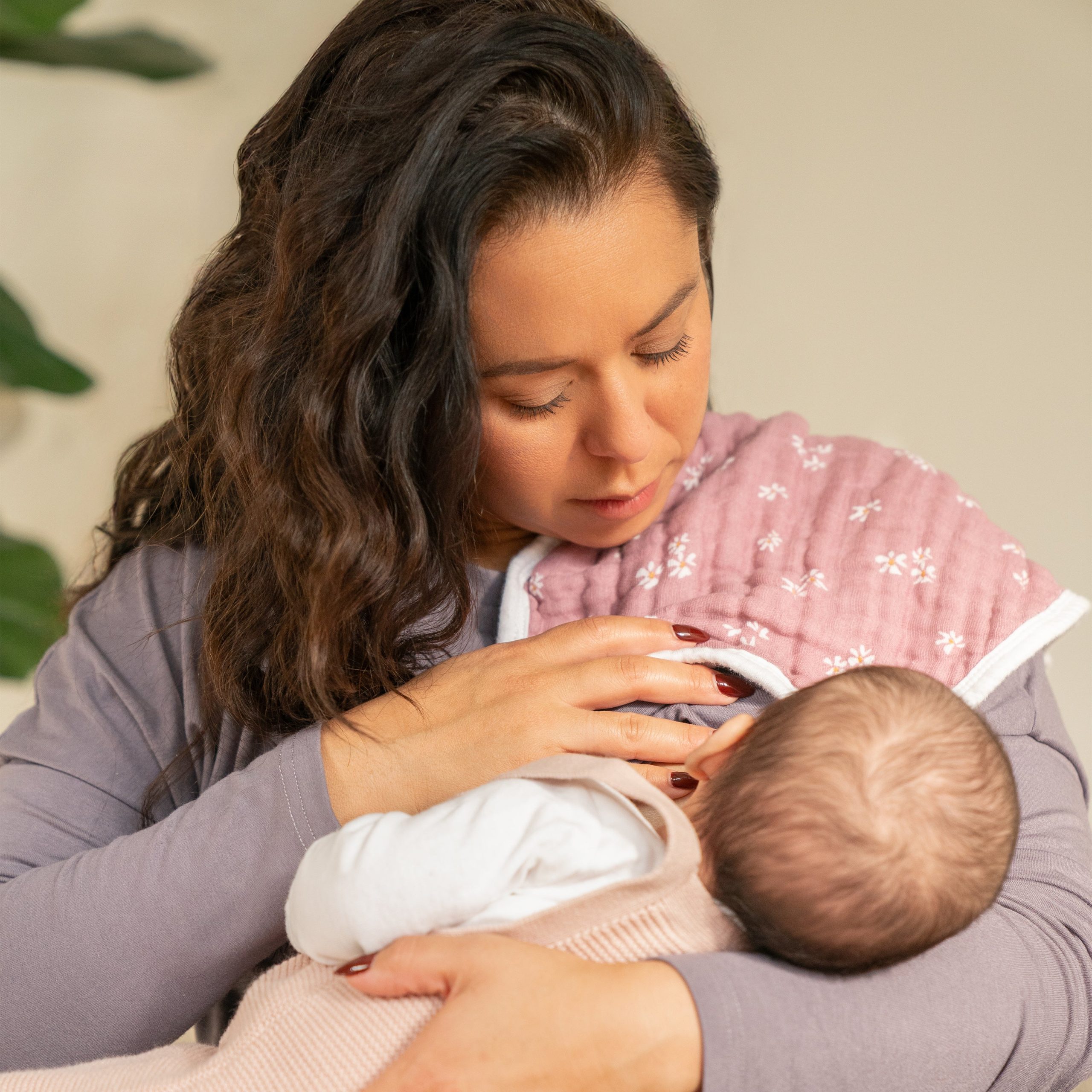 organic cotton muslin burpy bibs 2 pack - Image 2