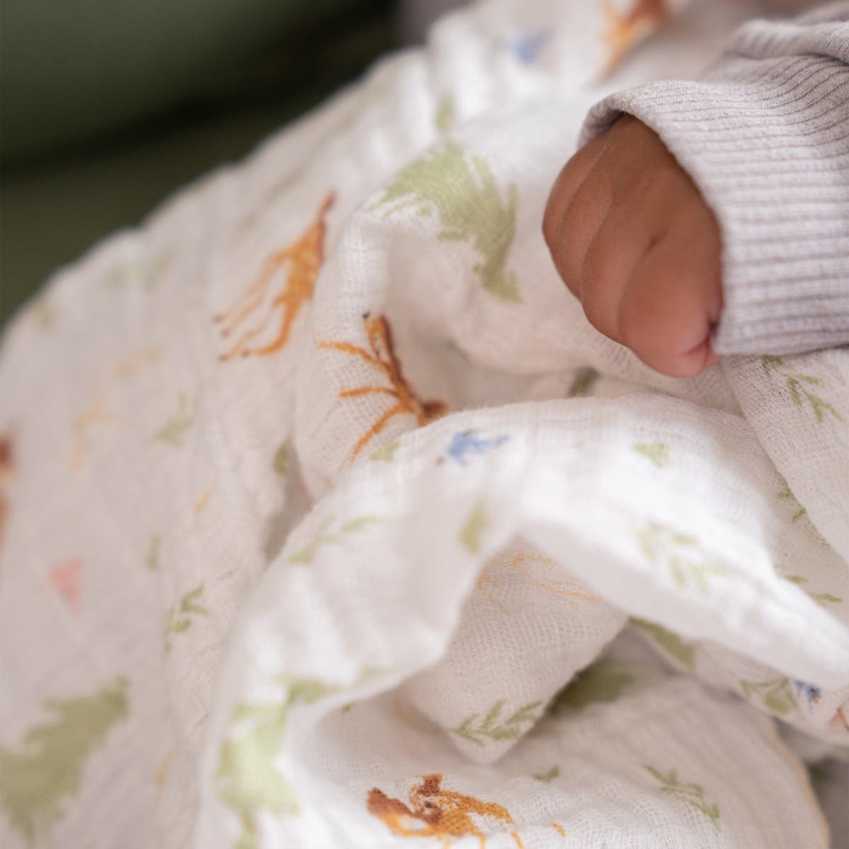 Disney™ essentials cotton muslin swaddle blanket 2 pack - Image 4