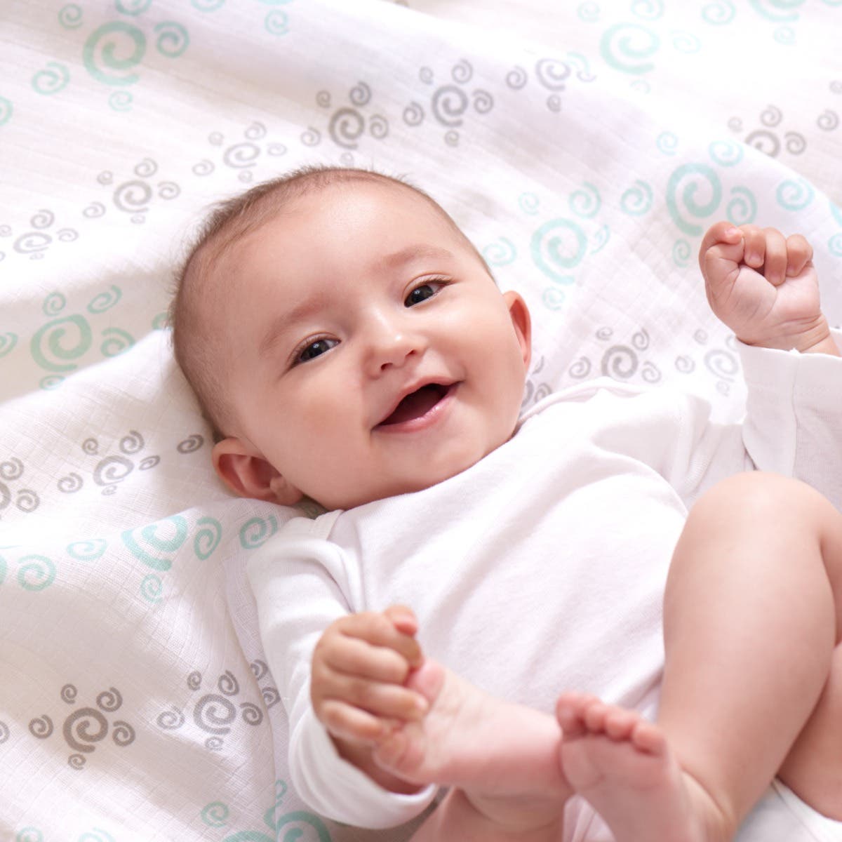 essentials cotton muslin swaddle blanket 4 pack - Image 3